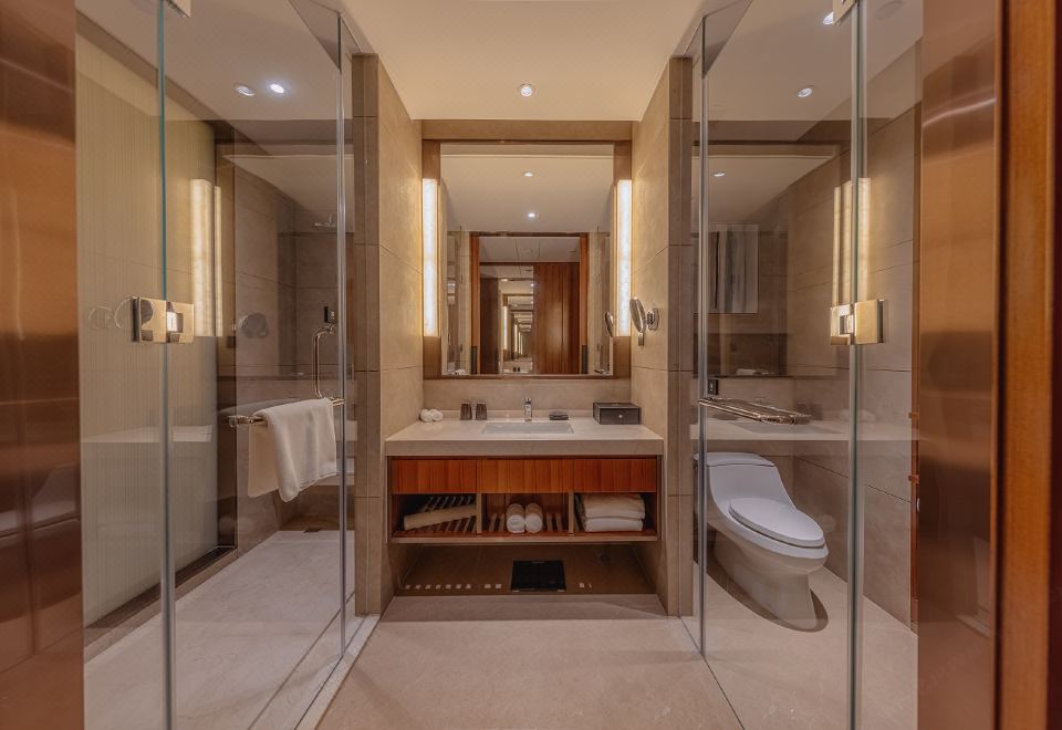 Oakwood Premier TongluSuperior Twin Room