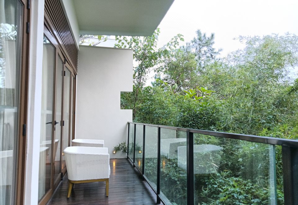 秋山居·畔山豪华套房丨180°山景阳台