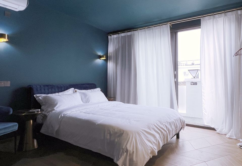 We SeeStandard Queen Room