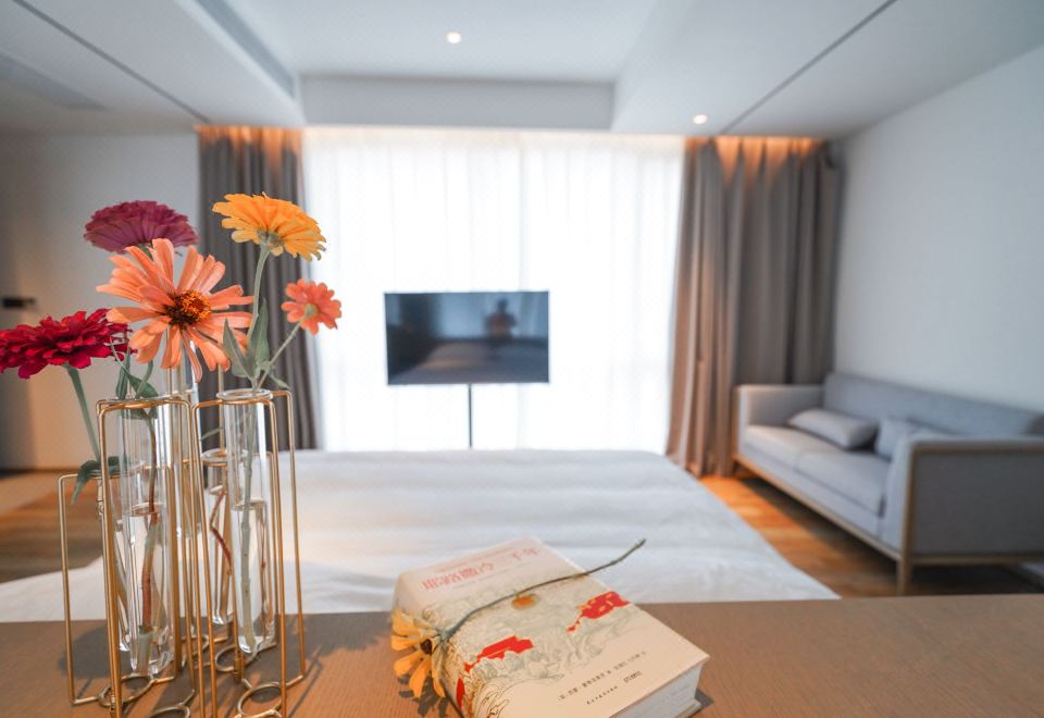 花园阳台大床房