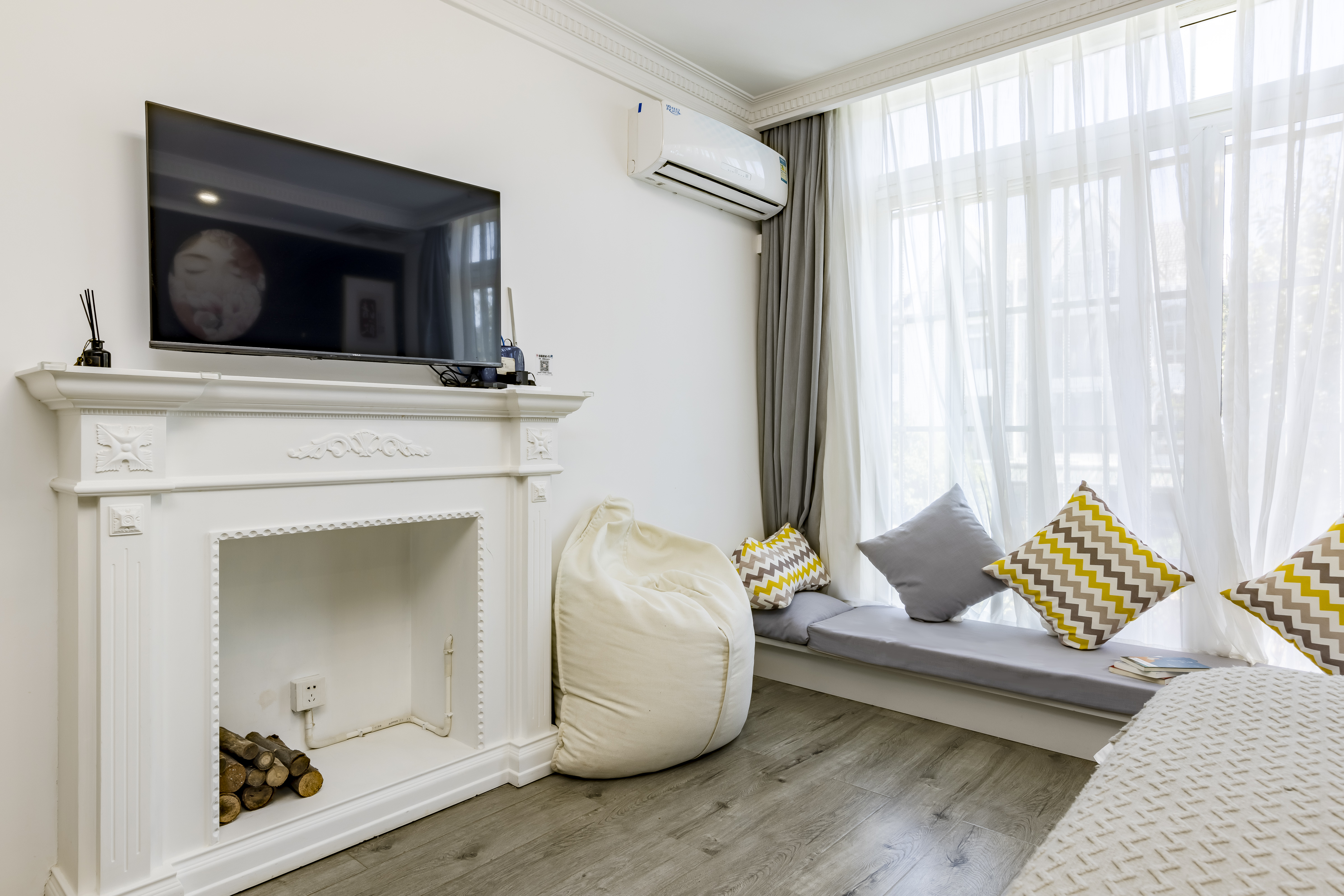 画境·轻奢大床房（全景玻璃|小壁炉）