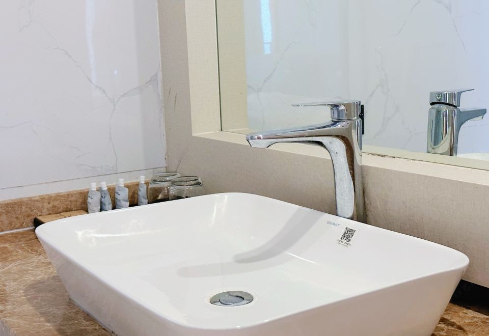 Miye Sea-view Holiday VillaUnparalleled Sea View Bath Balcony Room (180° Sea View + Marshall 3rd Gen Wireless Speaker + Xi Lai Men Deep Sleep Latex Pillow + Skin-Friendly Long Staple Cotton Linens + Smart Toilet + Tub)