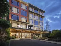 Zhangjiajie Four Seasons Lai · Riverside Resort Hotel (Baofeng Lake Scenic Area) Hotels in 