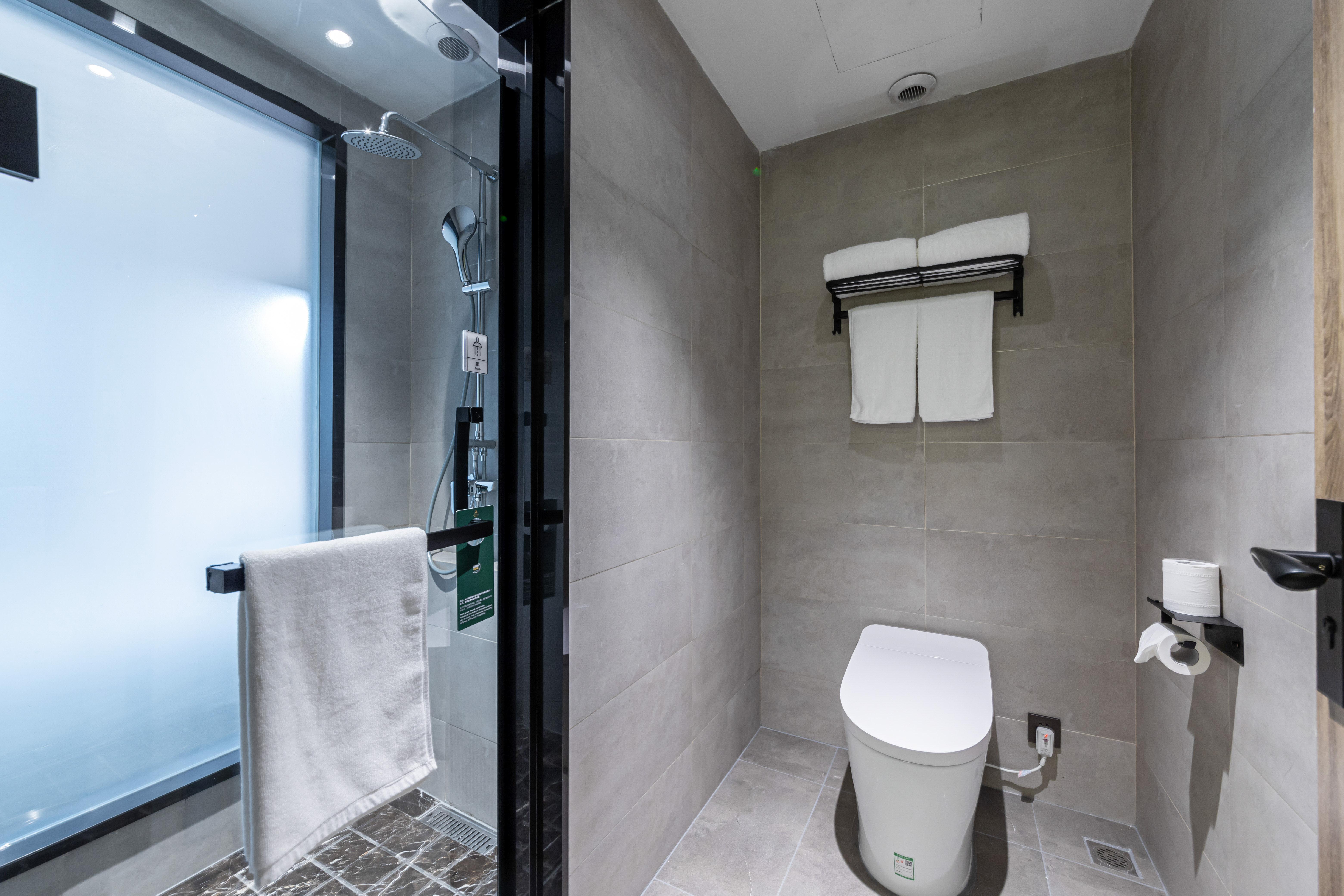 高级大床房（智能马桶＋电视投屏＋梦百合床垫）