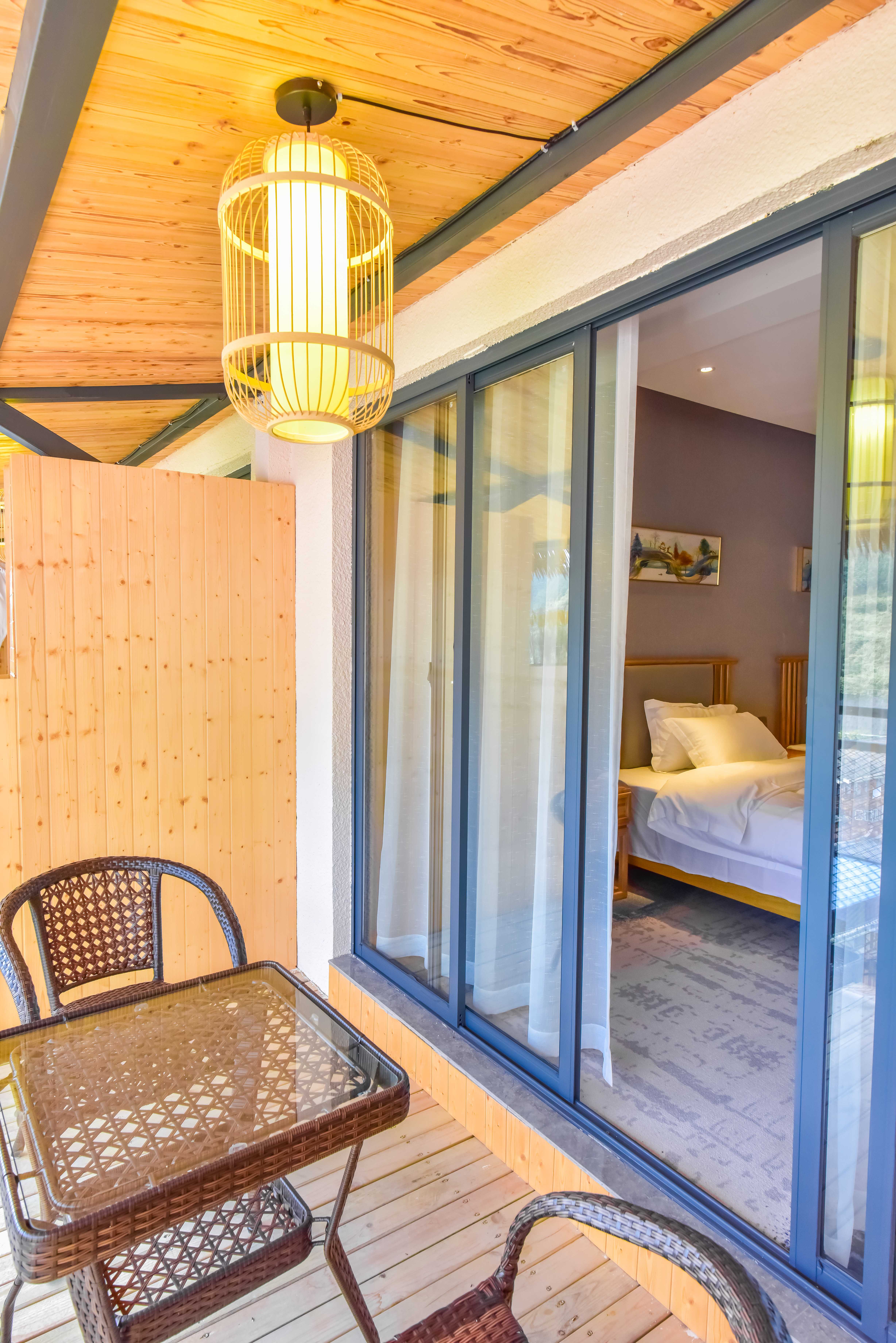 PLC丨惊蛰寻芳·豪华双床房【风情园夜景+超大露台】