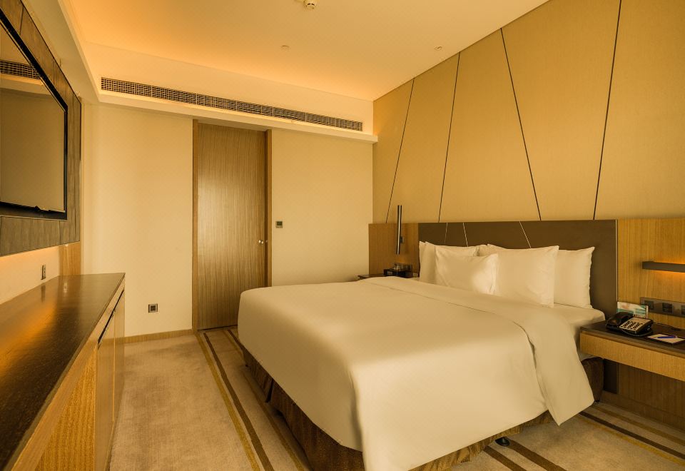 Radisson Blu Shanghai Pudong JinqiaoExecutive Suite