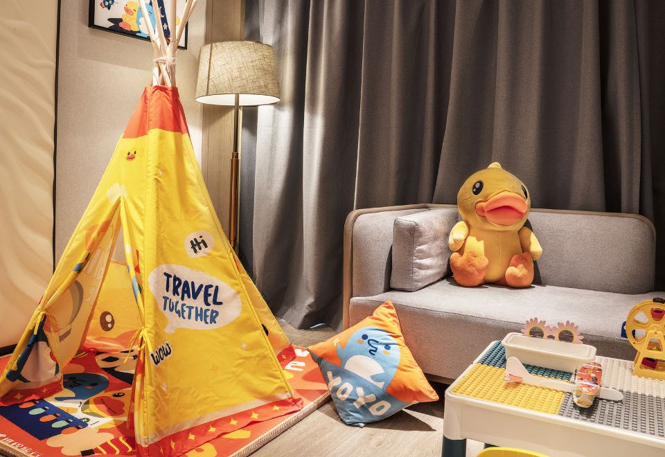 小黄鸭亲子开放式套房