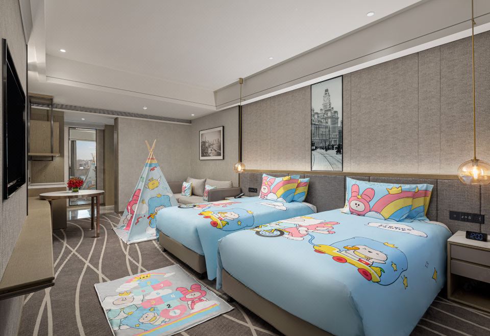 Crowne Plaza Shanghai Nanjing Road1 King Premium Kids Theme Sofa Bed