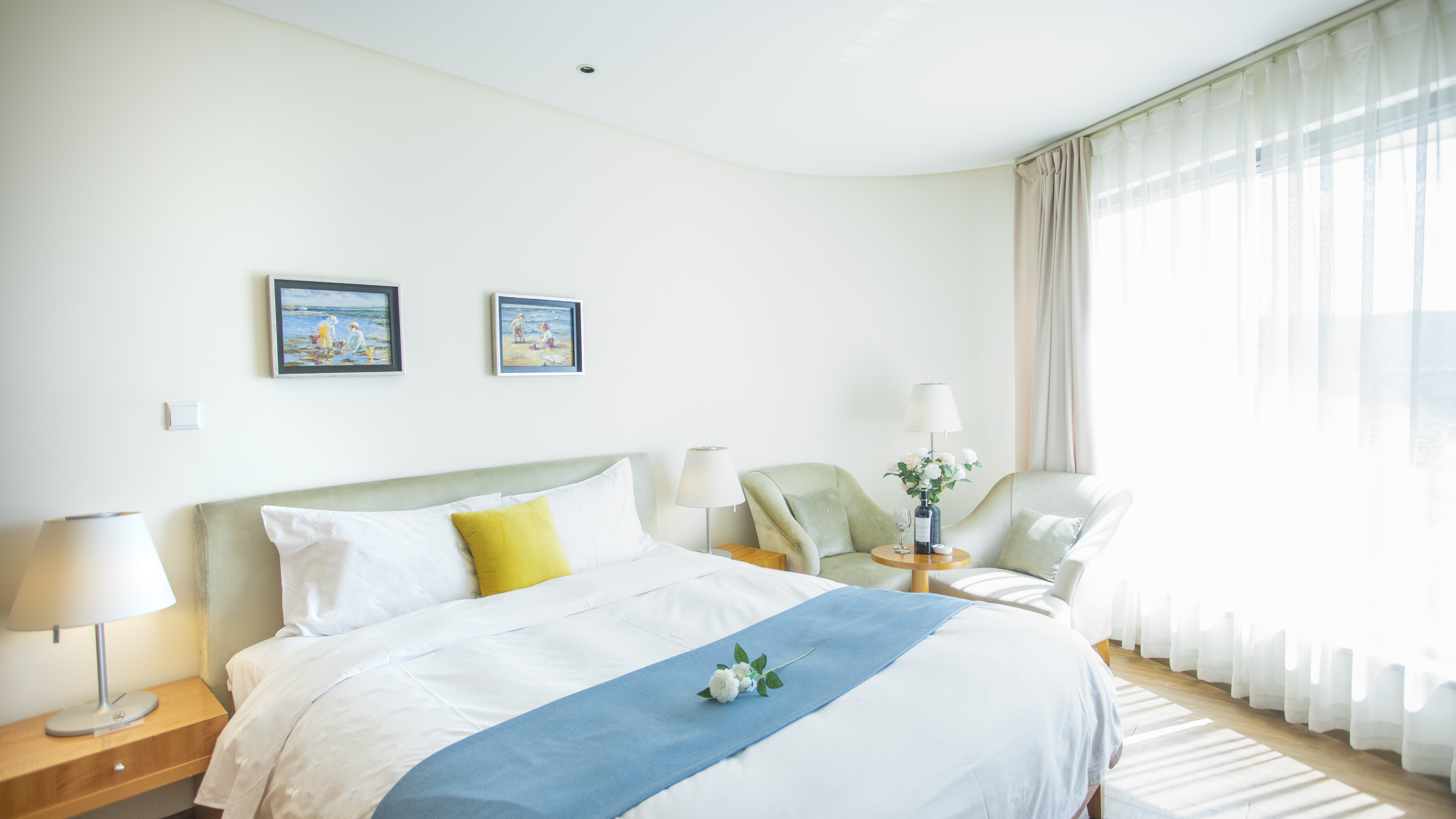 高級湖景大床房