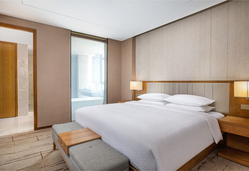 Four Points by Sheraton Shanghai KangqiaoExecutive Suite