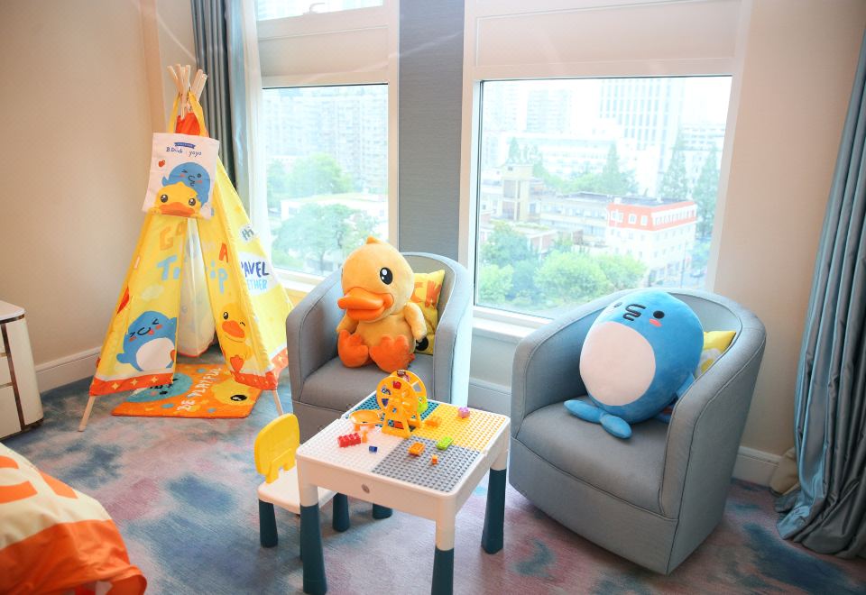 Radisson Collection Xing Guo Hotel ShanghaiB.Duck Theme Room