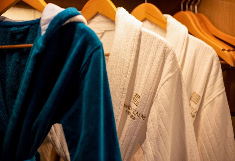 亲子连通房（杜拉维特衞浴+金可儿床垫+超大豪华浴缸）