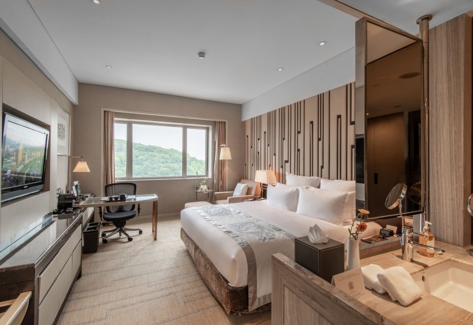 Grand Pacific HotelGrand View Superior Room/Mountain View Double Room