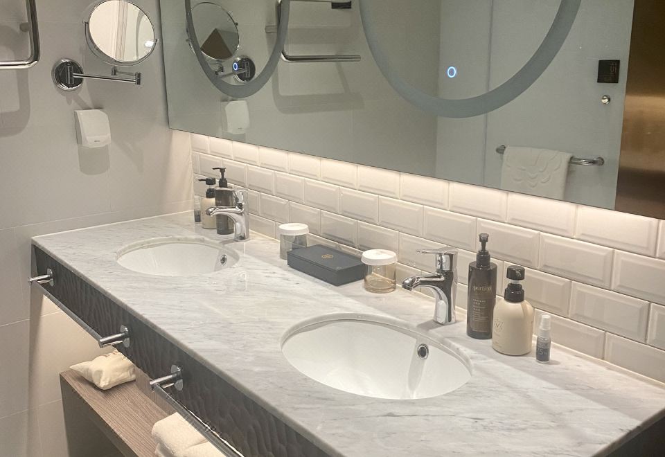 影音大床房（加熱毛巾桿+小冰箱+智能鏡）