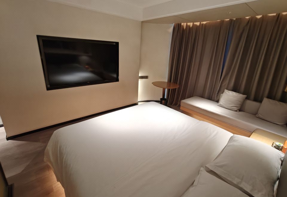 设计师影音大床房（智能客控+巨幕投影+落地大窗）