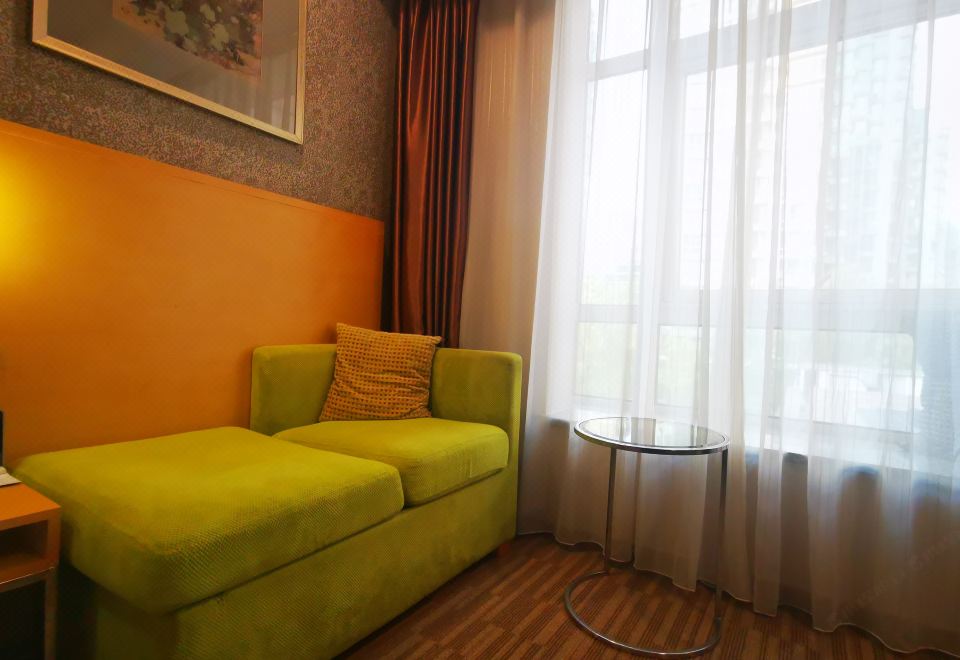 Holiday Inn Express Beijing DongzhimenQueen Room