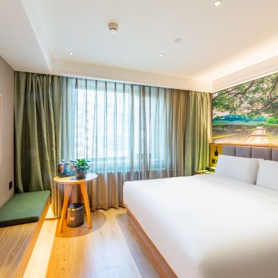 明星大床房（全屋智能+加濕器+獨立空調+獨立冰箱） 秋果飯店（哈爾濱中央大街松花江畔路店）優惠