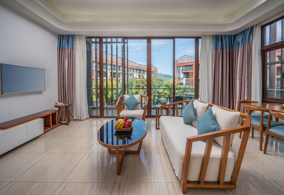 Deluxe Suite - 2-Room (1 living room)