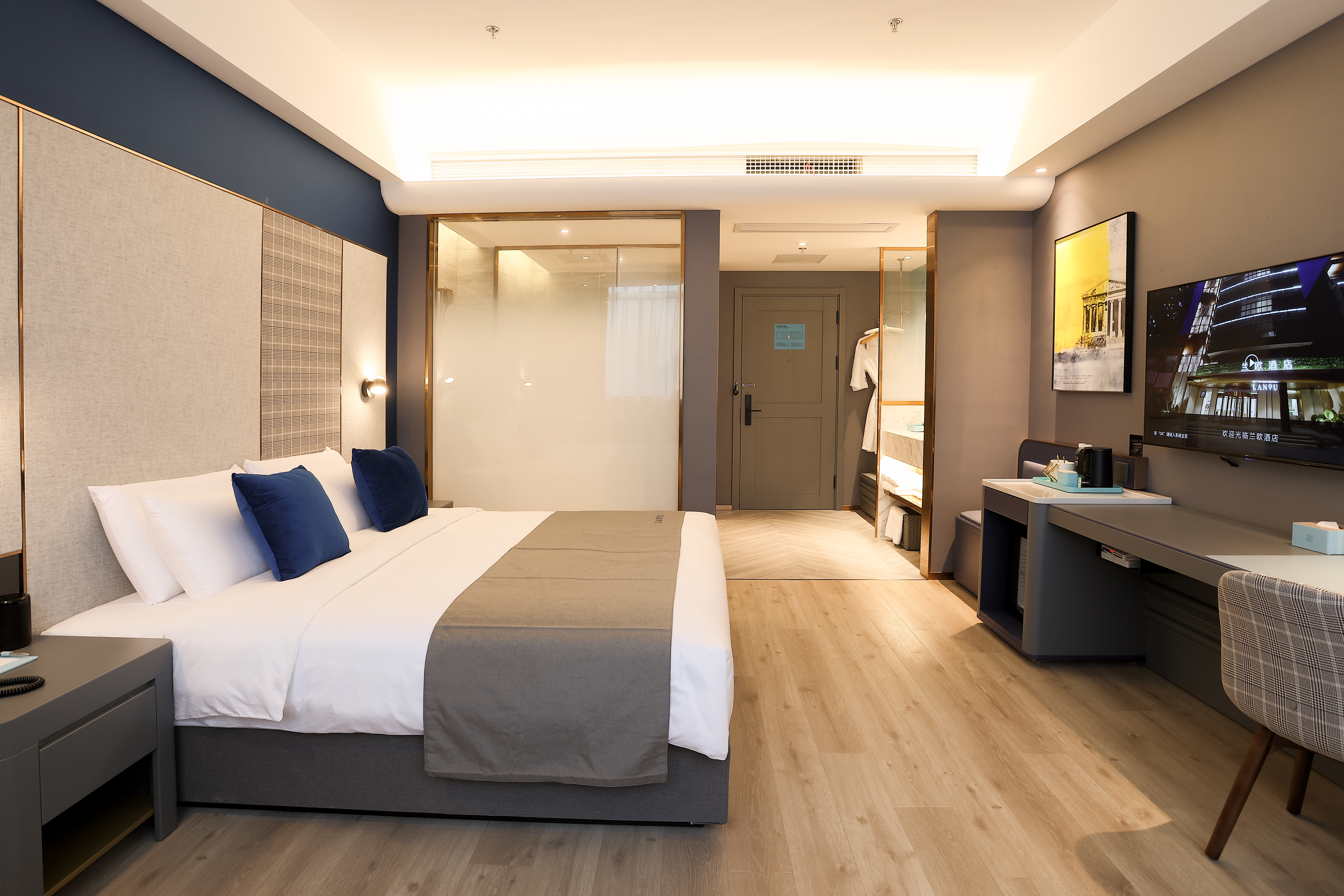 兰欧豪华大床房（全屋智能语音控制+小冰箱）