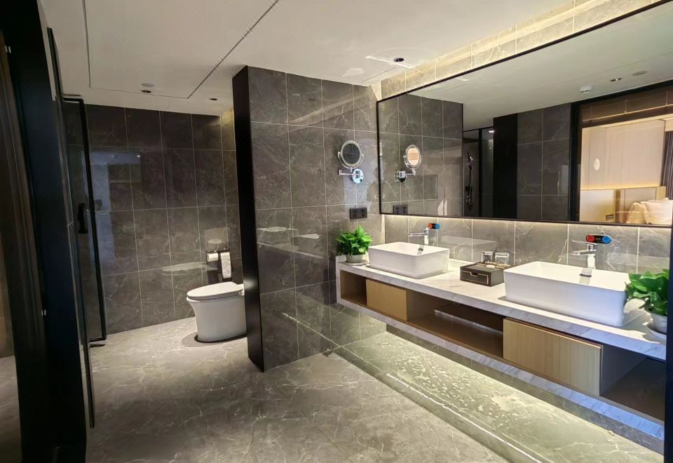 Dejin Garden Hotel (Shenzhen International Convention and Exhibition Center)Deluxe Queen Bed Room