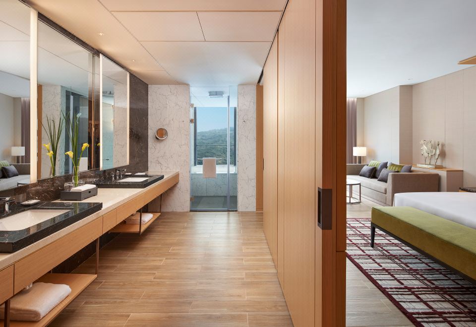 Hyatt Regency HengqinPrivilege Queen Room