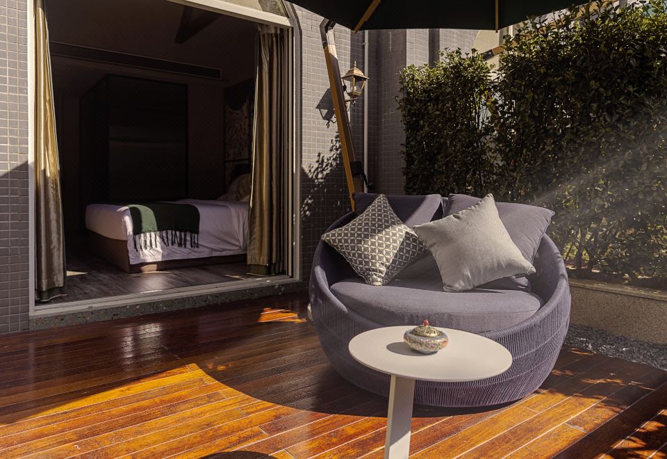 Temple Chinon Wisdom Garden Queen Room