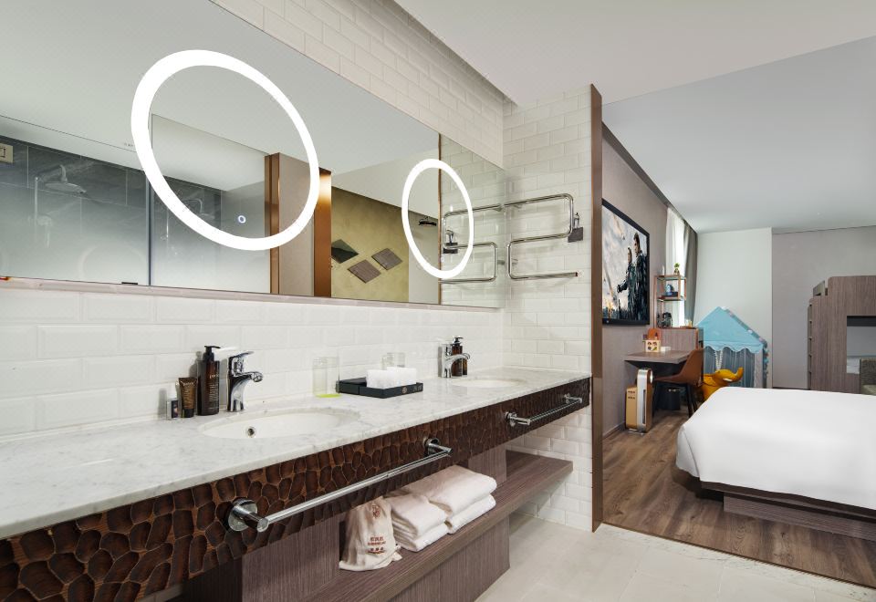 家庭房（加熱毛巾桿+小冰箱+智能鏡）