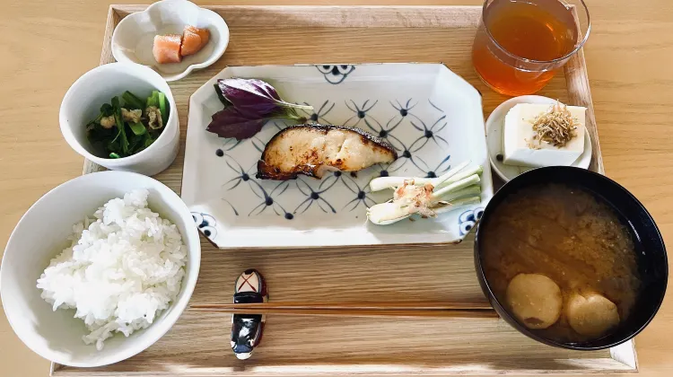 アッズーラ 食事・レストラン