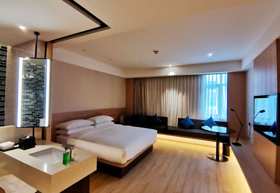 Fairfield by Marriott Shanghai Pudong CentralBusiness Queen Room