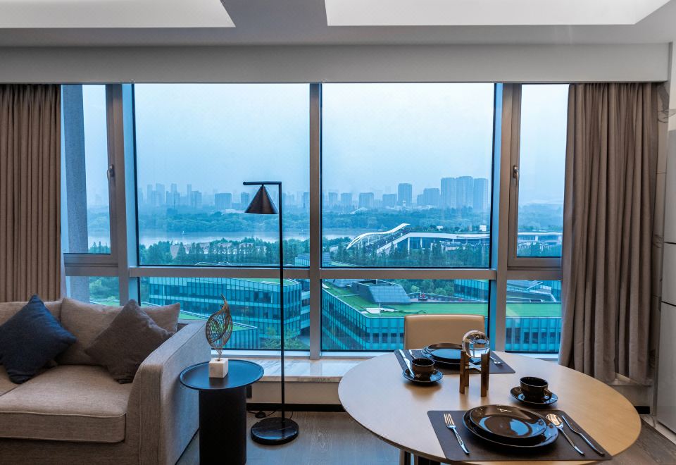 柏薇雙臥汪星社