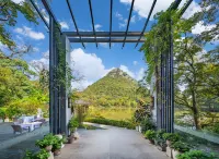 Heshe Lakeside Resort Hoteles en 