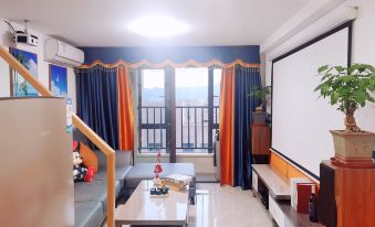 Zhaoqing Loves to Stay at Home Hotel
