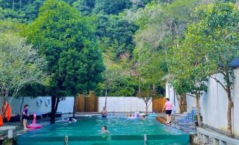 Guposhan Sanjie Story forest hot spring homestay