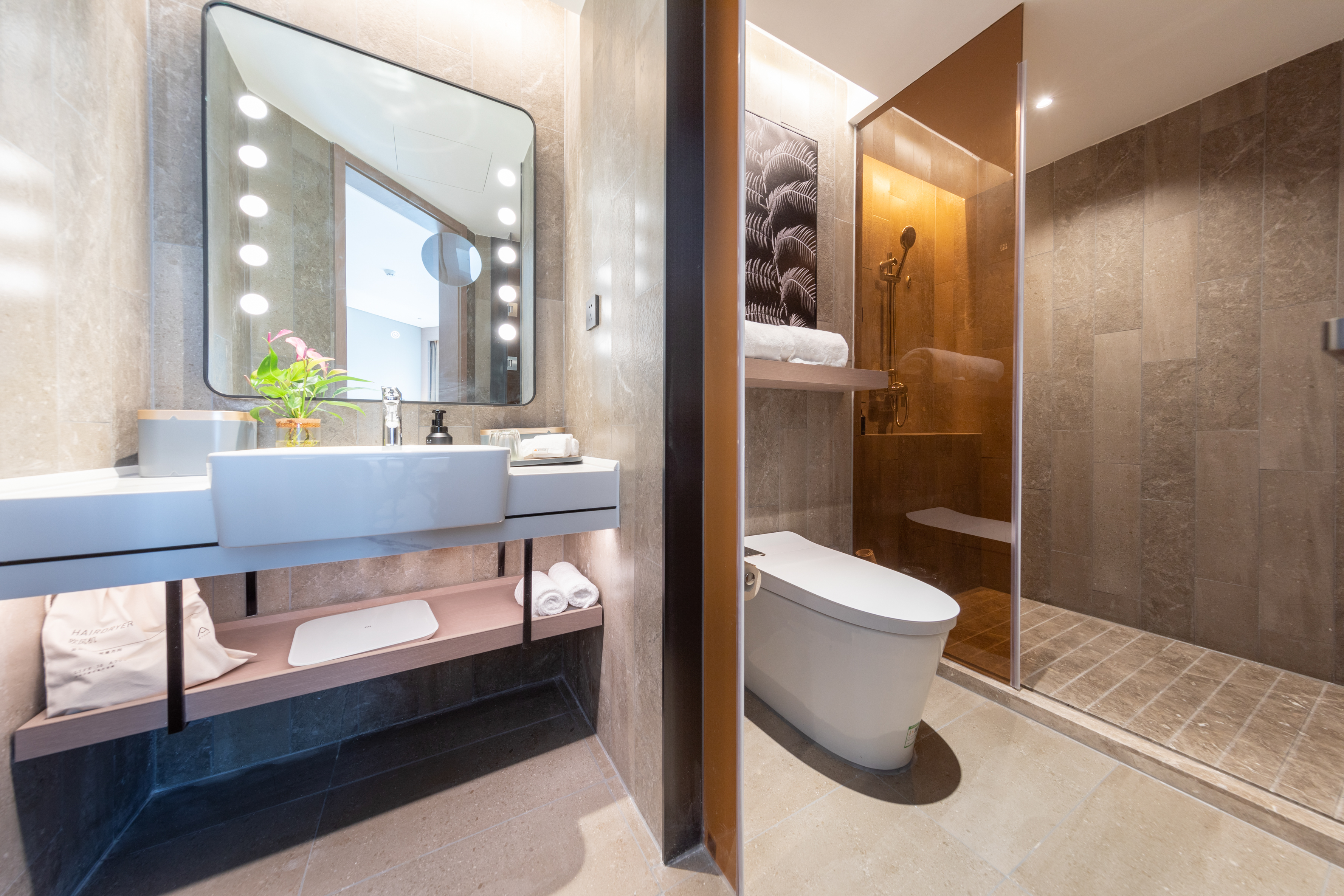 几木双床房（小冰箱+徕芬吹风机+投屏+深睡枕Pro）