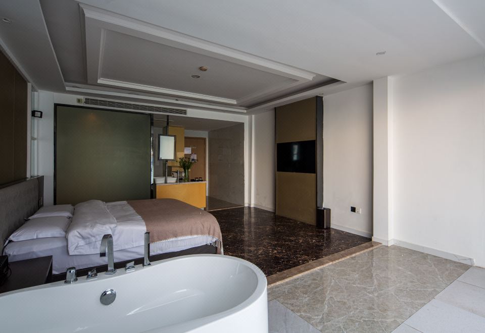 Miye Sea-view Holiday VillaUnparalleled Sea View Bath Balcony Room (180° Sea View + Marshall 3rd Gen Wireless Speaker + Xi Lai Men Deep Sleep Latex Pillow + Skin-Friendly Long Staple Cotton Linens + Smart Toilet + Tub)