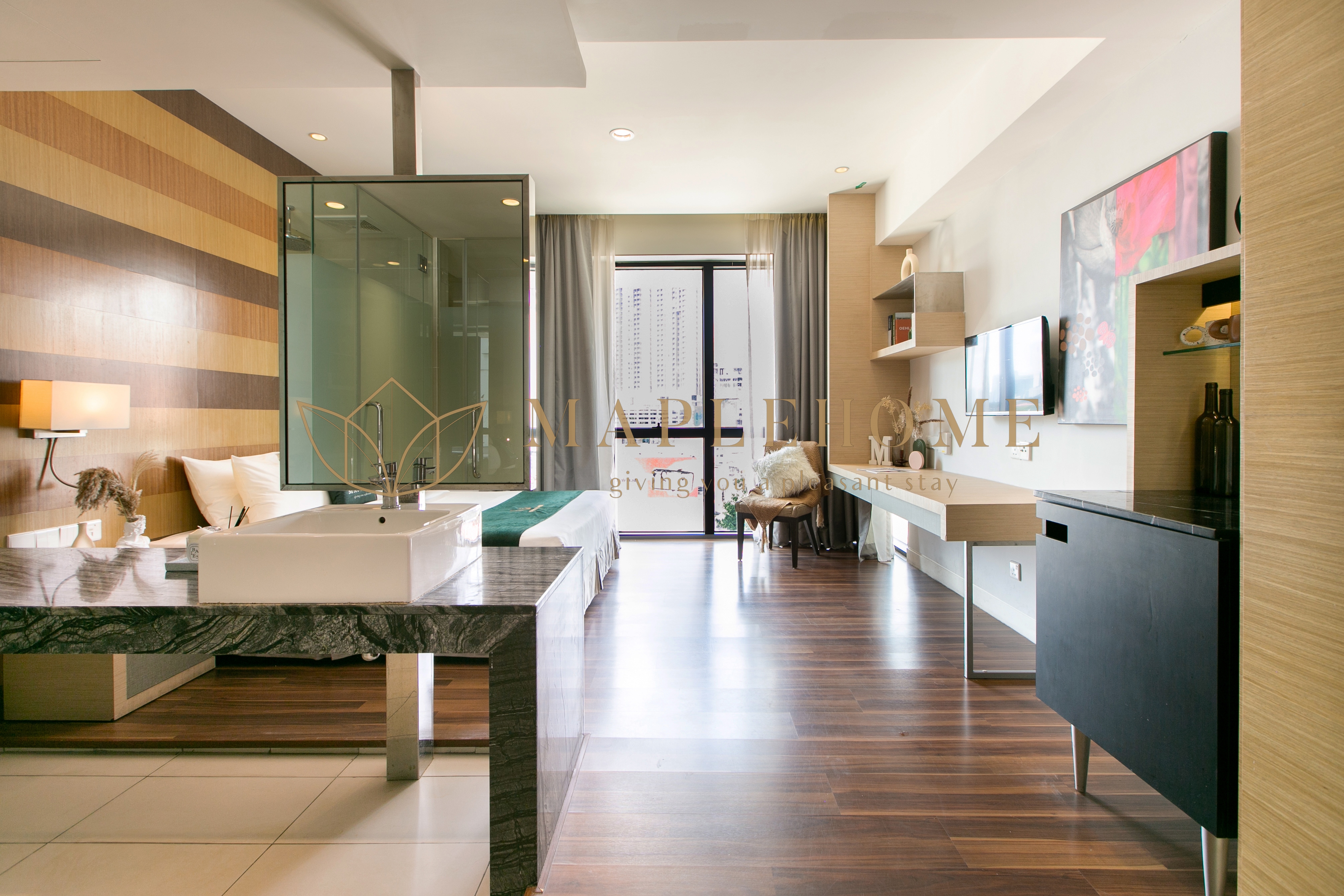 尊貴特大號床套房