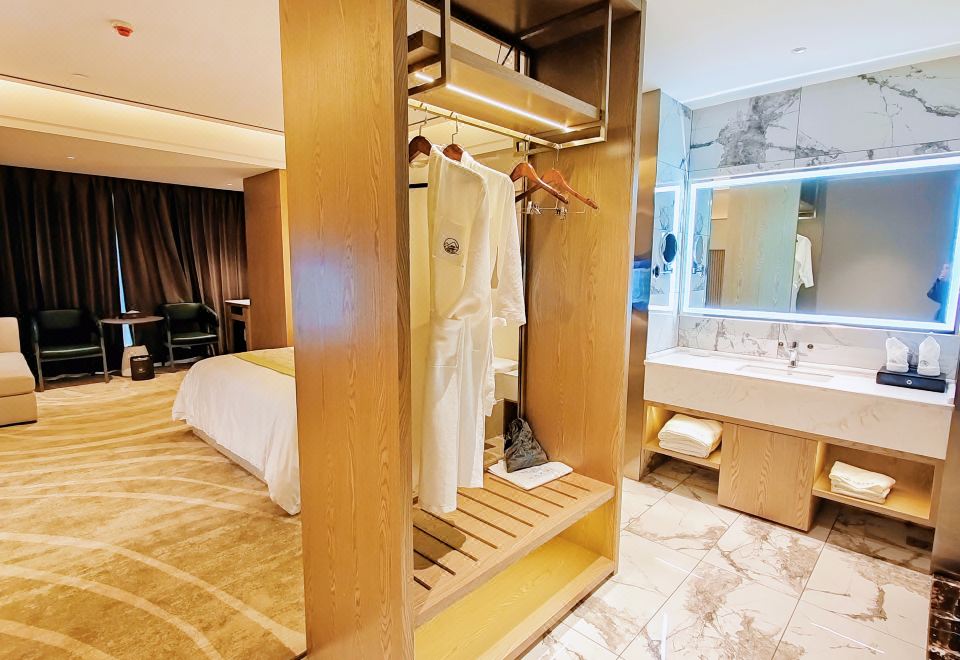 智能豪华大床房