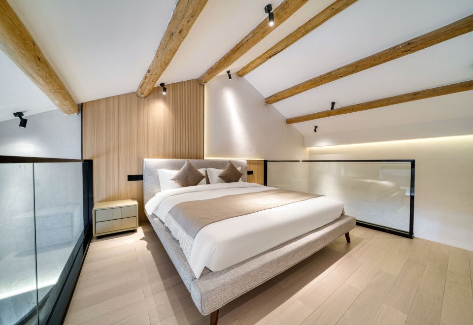 Loft - with View (Bathtub)