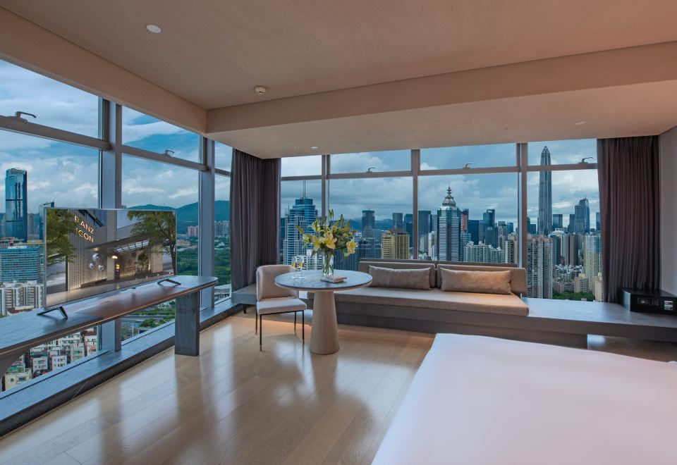 ICON LAB Hotel Shenzhen FutianExecutive Deluxe Queen Bed Room (Skyline City View )