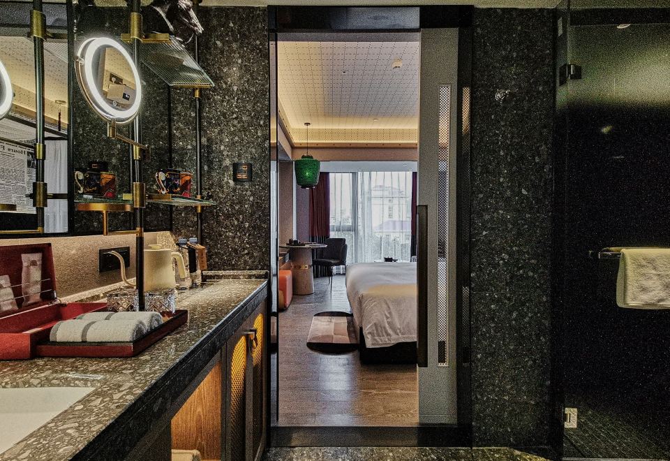 ARTHUR HOTEL CANTON TOWER GUANGZHOUArthur Deluxe Room With Kingbed