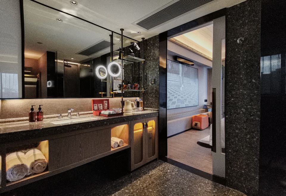 ARTHUR HOTEL CANTON TOWER GUANGZHOUArthur Deluxe Room With Kingbed