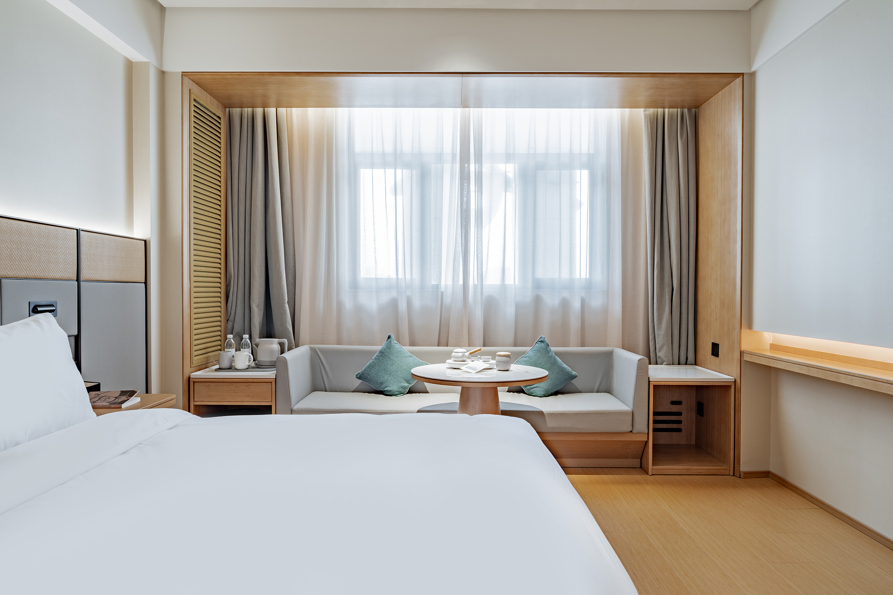 商务大床房（智能客控+深睡床垫深睡枕+手机智能投屏）