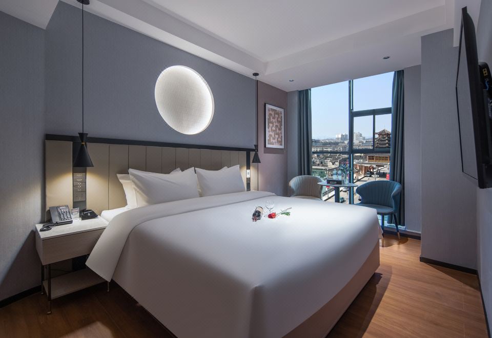 FunMee Hotel Deluxe Suite