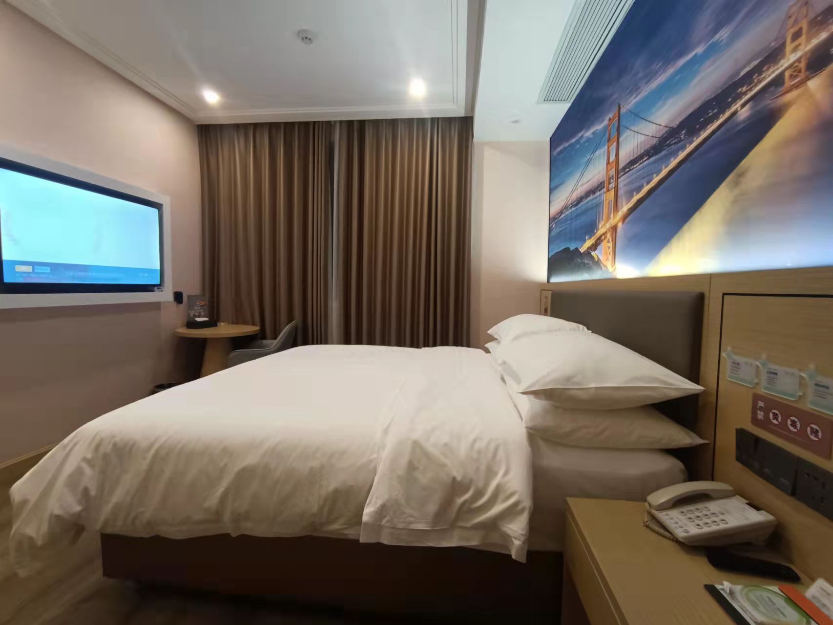 纯净大床房（电视投屏）