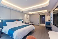 Heyi Zhishang Hotel (Fuxin High-speed Railway Station Wanda Plaza)