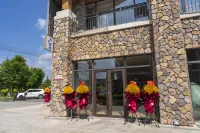Yiyi Wenquan Chinese Inn (Tourism Service Center of West Changbai Mountain)