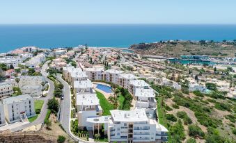 Ocean view Apartment with sunbathing Terrace, 2 Swimming pools & Tennis court