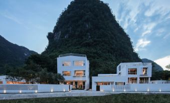 the thousand and one tourism&homestay(yangshuo yulonghe hotel )