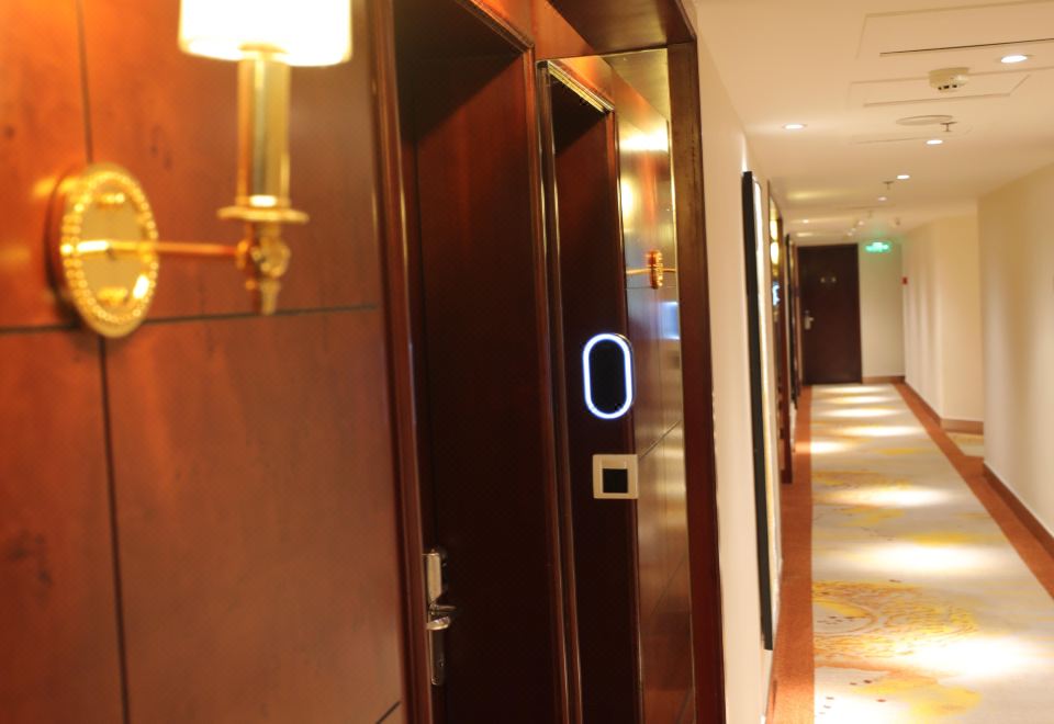 名人智能大床房