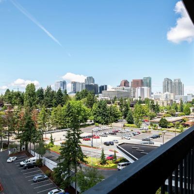 Mobility Accessible Junior King Suite with Bathtub